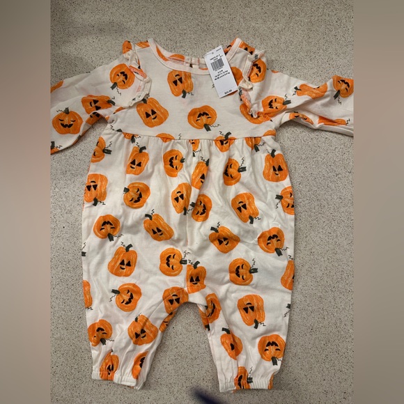 Old Navy Other - BNWT Old Navy Pumpkin Fall Sleeper Outfit 0-3 months